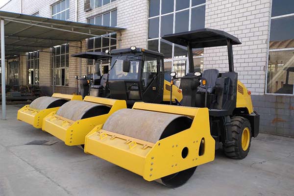 <a href='http://www.dcxxcl.cn' target='_blank'>壓路機</a>廠家