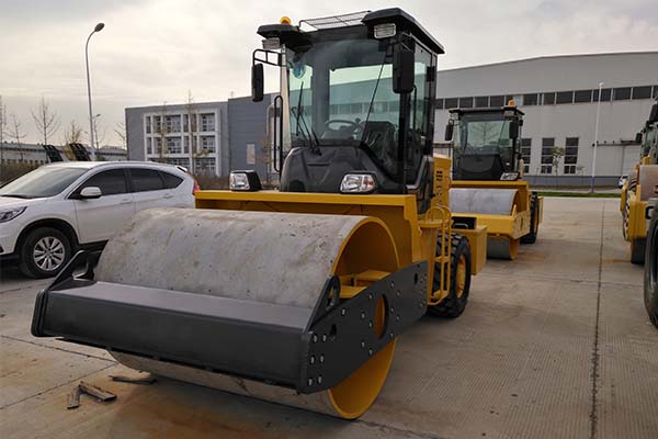 振動(dòng)<a href='http://www.dcxxcl.cn' target='_blank'>壓路機(jī)</a>