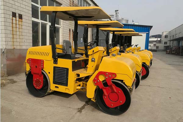 <a href='http://www.dcxxcl.cn/product/77.html' target='_blank'>振動壓路機</a>