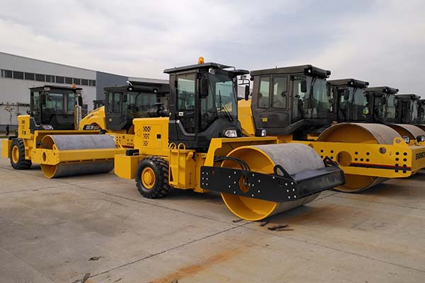 <a href='http://www.dcxxcl.cn/product/77.html' target='_blank'>振動壓路機</a>